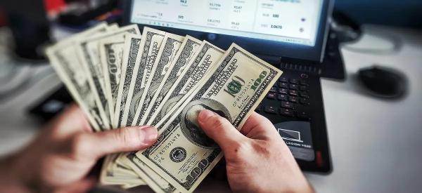 Возвращение доллара США на&nbsp;Мосбиржу &laquo;уронит&raquo; рубль?